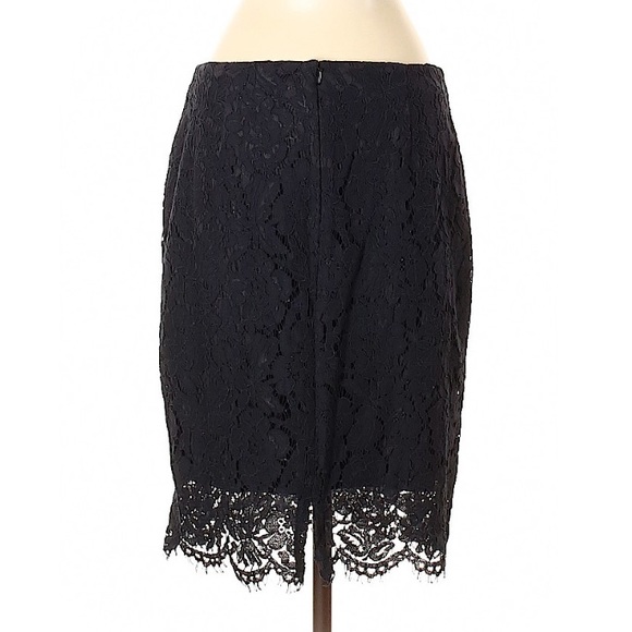 🎁 Banana Republic Factory laced pencil skirt - Picture 2 of 5